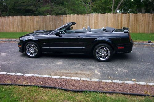 2008 mustang gt conv auto trany 6,000 org miles one owner