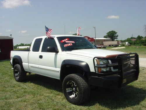 2005 chevy 1500 extended cab 4x4 with rcx lift very clean in and out