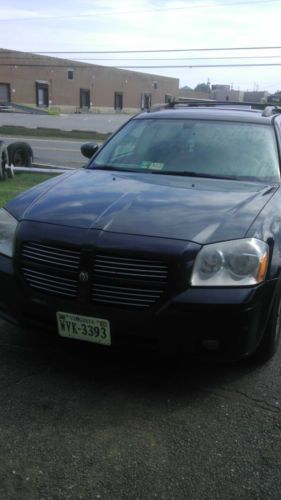 2006 dodge magnum sxt sport station wagon with electric sunroof  (lots of room)