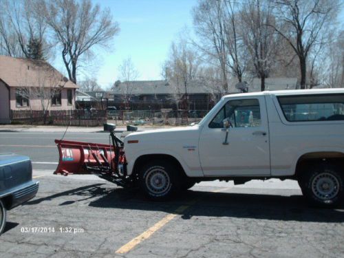 86 ford bronco with western 7&#039;6&#039; snow plow. great deal!
