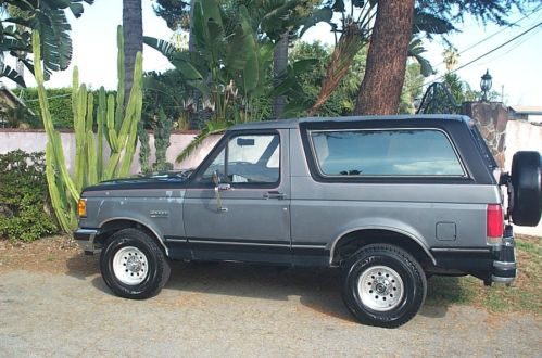 1990 ford bronco 4x4 fuel injected 5.0 with low miles removable top!