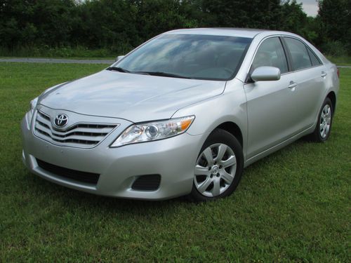 2011 toyota camry le 4 cyl. 2.5 liter cd player power seats clean car