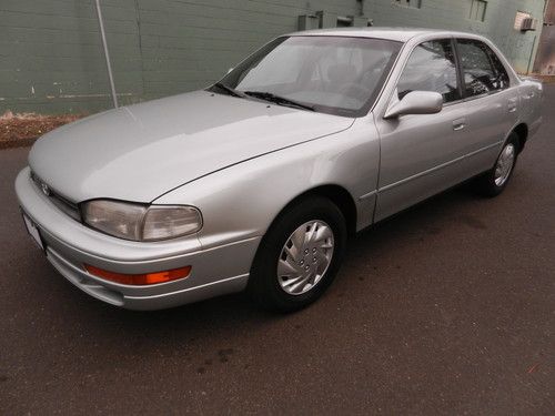 Toyota 1994 camry le automatic 4 door sedan clean oregon title color: silver