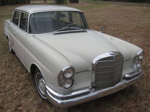 1961 mercedes 220s classic running driving