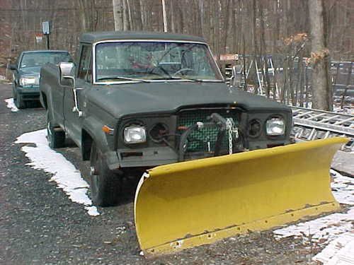 1985 jeep j/10 4x4 pickup  runs and drives /  plow truck