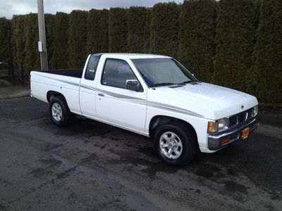 2.4l 4 cyl. automatic king cab 2wd jump seats, low miles