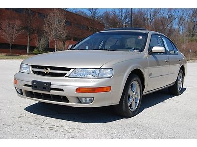 No reserve, auto, sunroof, like new, very low miles! clean carfax, rare find