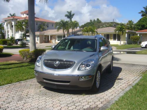 Buick enclave 2012, color silver, good looking inside and outside but having pro
