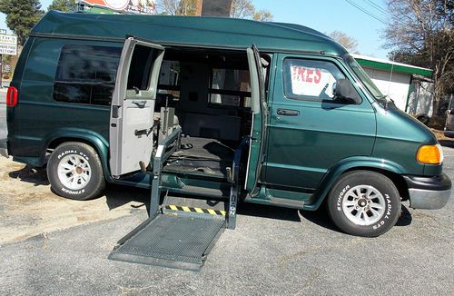 1999 dodge ram 1500 handicap van with power lift!!! must see