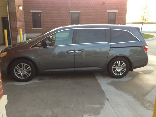 2013 honda odyssey exl, clear title, like new condition,tow package with coolers