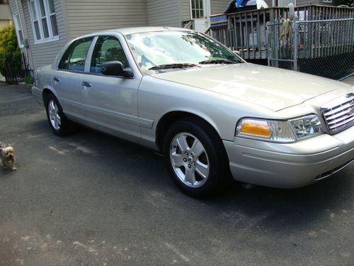 2006 ford crown victoria  lx sport clean   no reserve
