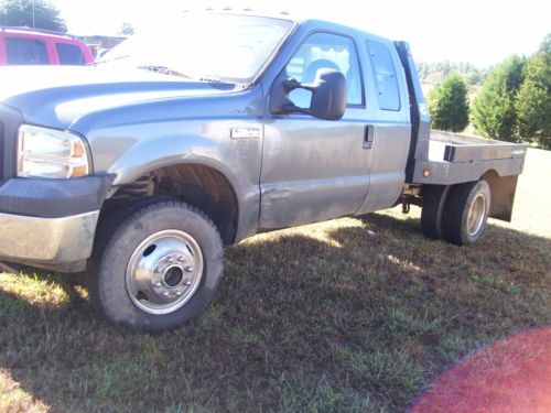 2006 f-350 ford ex cab 4x4 flat bed i06000 mile grey in color