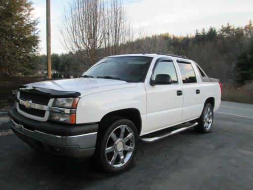 2005 chevrolet avalanche 1500 2wd crew cab white ls with 5.3 v8
