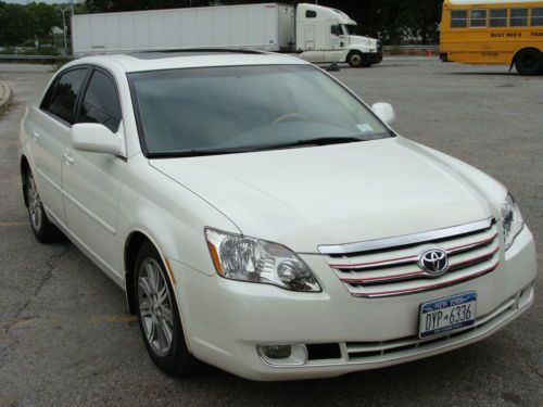 2006 toyota avalon limited blizzard pearl/ivory fully optioned 59k miles