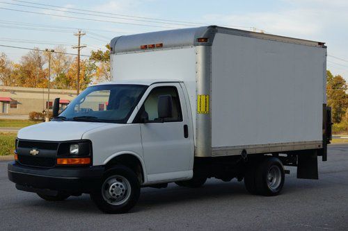 2009 chevy exp 3500 cutaway van 1- owner fac warranty tommy lift  make an offer!