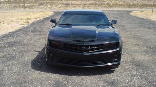 2010 blacked out chevrolet camaro 2ss coupe 2-door 6.2l