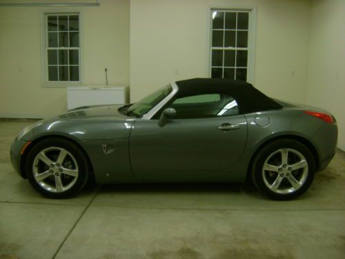2006 pontiac solstice convertible leather 5-speed only 18,010 miles clean carfax