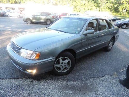 1999 toyota avalon, no reserve, looks and runs great
