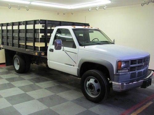 2002 chvrolet 3500 flatbed with lift gate! stakebed 45,000 miles goverment owned