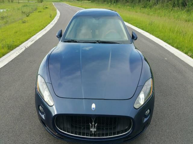 Maserati gran turismo coupe
