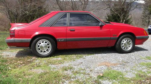 1986 ford muatang gt 5.0    5 speed