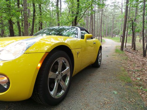 Yellow 2007 pontiac solstice convertible