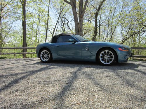 No reserve 2004 bmw z4 2.5i  in absolutely brand new condition with 9700 miles
