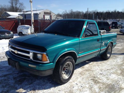 1995 chevrolet s-10 truck; maual transmission