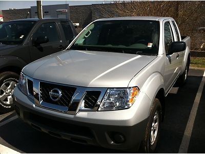 2012 nissan frontier s 5speed 4cyl blow out priced