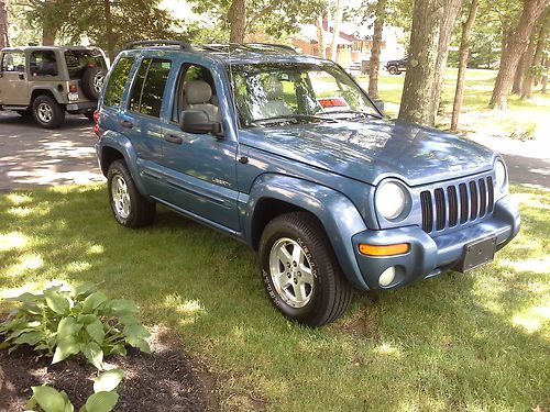 2004 jeep liberty limited. 1 owner leather moonroof 6 disk all hwy miles