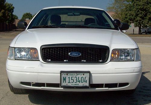 2008 ford crown victoria - white one owner