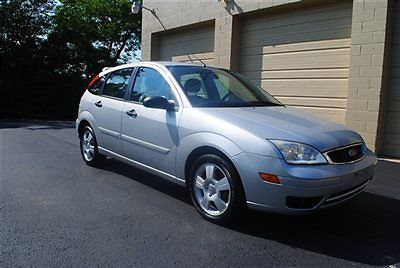 2005 ford focus zx5 ses/loaded!look!nice!wow!warranty!
