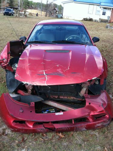 Wrecked 2000 ford mustang base coupe 2-door 3.8l