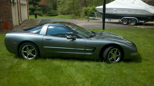 2004 corvette coupe - glass top - perfect condition
