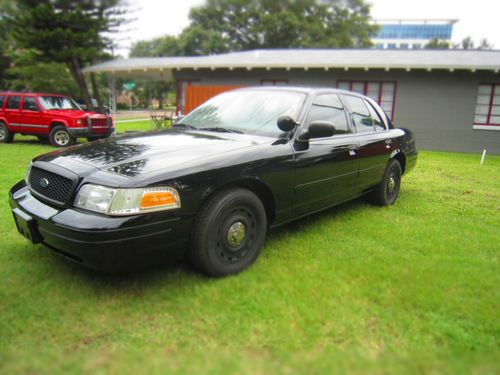 2005 ford crown vic (police interceptor)  black on black