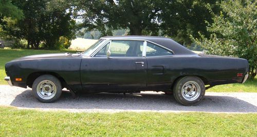 1970 plymout road runner...post car... big block. 4 speed. console. build sheet!