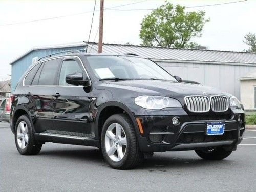 2013 bmw x5 50i awd w/ only 4,000 miles. clean carfax, navigation, panoramic s/r