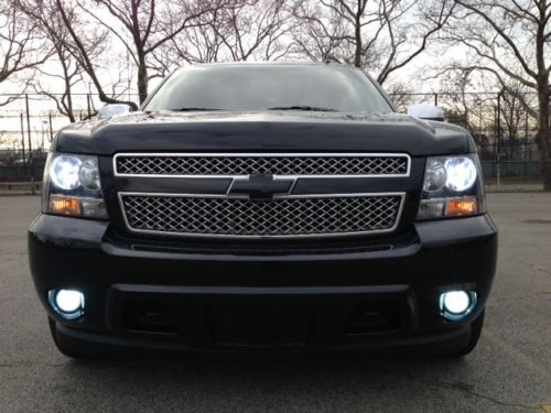 2009 chevrolet avalanche ltz factory chrome package 15,100 miles. (flawless)