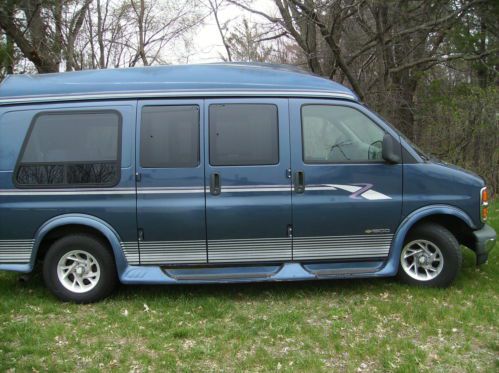 Conversion van.runs great.this van is ready to travel anywhere in no.america.
