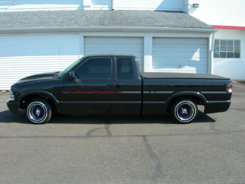 Chevy s10 air ride suspension runs and looks great, no reserve lots of $ put in