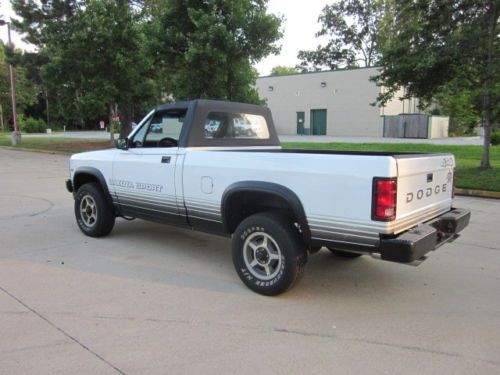 1989 dodge dakota sport, factory 4x4 convertible, new engine and much much more!