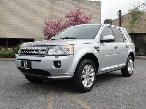 Beautiful 2011 land rover lr2 hse, only 22,380 miles, warranty