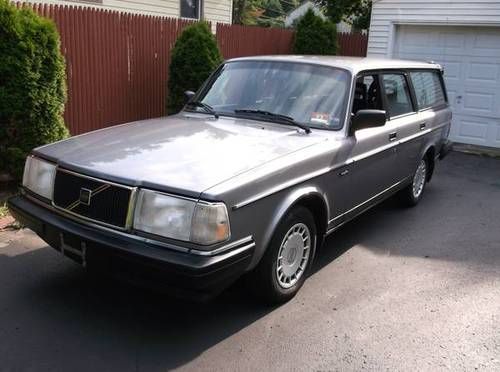 1993 volvo 240 dl station wagon mint last year made!!  no reserve auction.