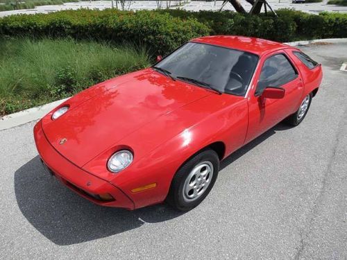 Porsche 928 in showroom condition!! only 46,000 miles!! looks &amp; runs like new!!!