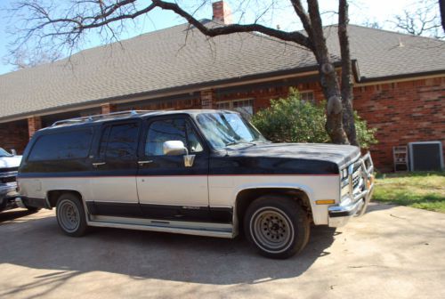 *8 passenger chevrolet suburban with positraction rear end.
