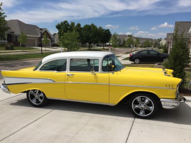 Chevrolet: bel air/150/210 leather trim w/yellow p