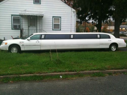 Lincoln town car 180" stretch limousine