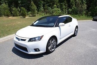 2013 scion tc sport white/gry leather 1k miles looks like new no reserve