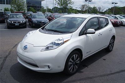 Pre-owned 2014 leaf sl with premium, still qualifies for tax credit, 14 miles
