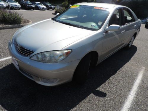 06 camry le clean carfax runs great cold ac super clean abs brakes no reserve